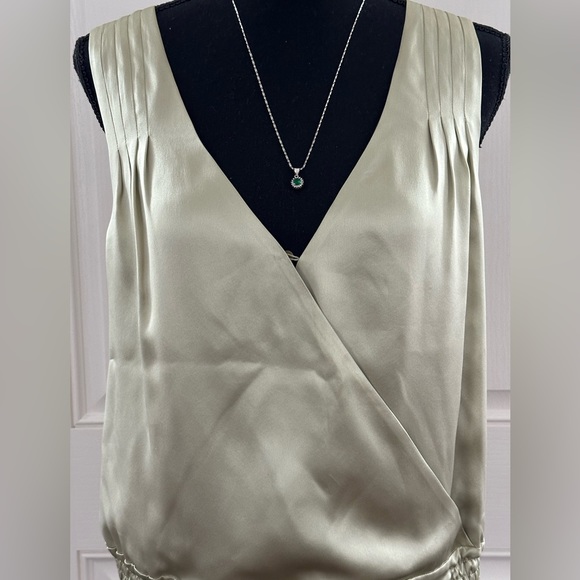 Kenneth Cole New York Gin Green Silky Sleeveless Top with snap closure, 8 - Picture 7 of 9